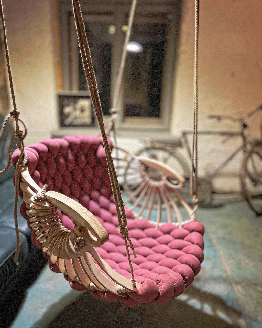 Lielās dizaina krēsl-šūpoles - aveņu rozā